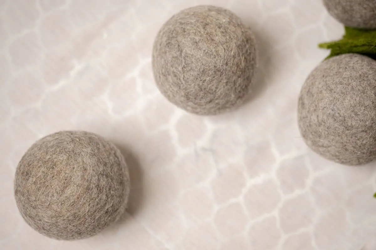 De Kulture Handmade Premium Grey Brown Dry Ball Eco Friendly Needle Felted Stuffed Ideal for Home Office Decoration Holiday Decor, 2x4x2.5 (LWH) Inches