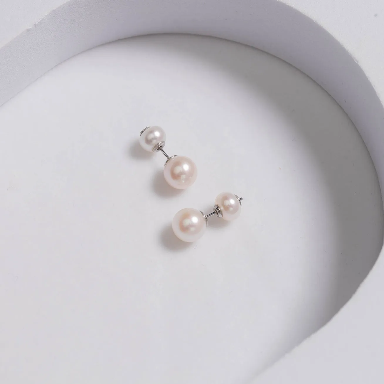 Elegant Freshwater White Round Pearl Stud Earrings WE00708